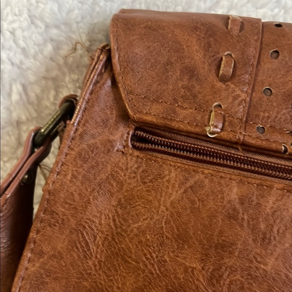 b.o.c. Brown Leather Crossbody Bag with Vintage Appeal - Picture 5 of 16